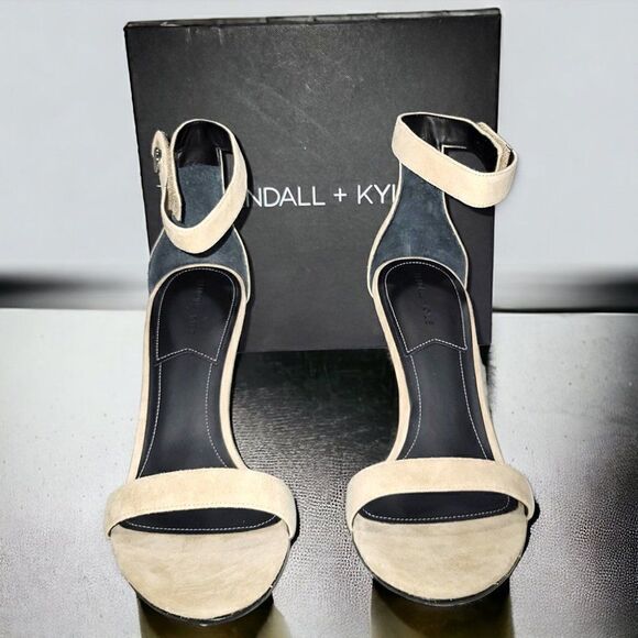 Kendall & Kylie beige suede Madelyn high heels sandals - Picture 2 of 8